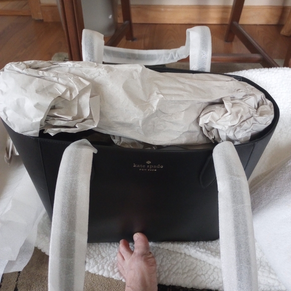 Kate Spade "dana" BLK; Never out of bag until I checked zippers! Gorgeous; NWT - Picture 8 of 11